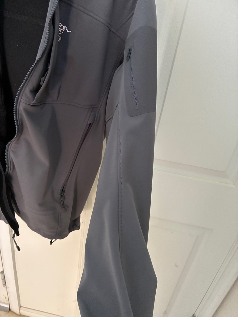 Arc'teryx Men's Gray Hooded Softshell Jacket - Picture 9 of 11
